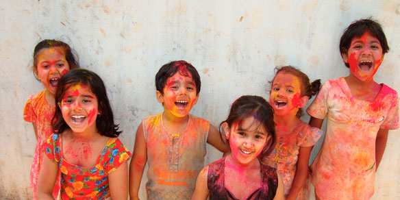 Inian children, powder festival, India